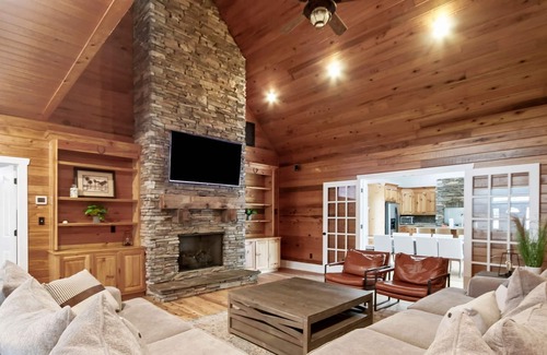 Socastee House | Palm & Gem | Luxury home in Myrtle Beach with resort-style pool, outdoor kitchen