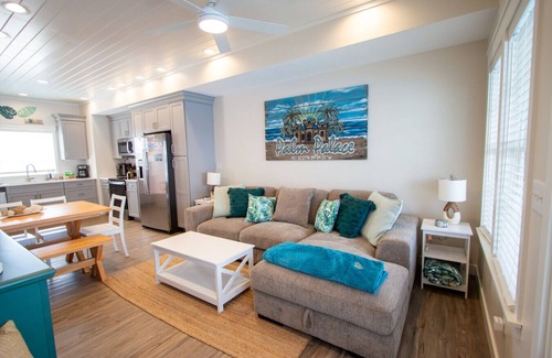 Celina Cottage | Palm Palace: 3 bed/2.5 bath Lakeside Cottage w/King Beds, Game Room & Hot Tub!