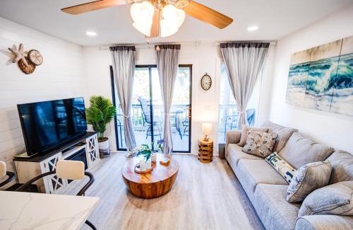 Isle of Palms Apartment | Palm Paradise