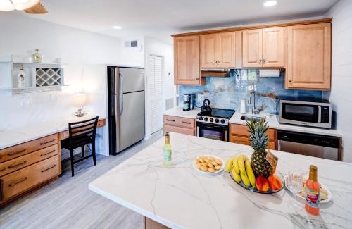 Isle of Palms Apartment | Palm Paradise