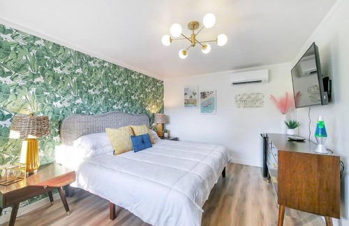 Trenton Hotel | Palm Springs Room At The Groovy Nomad Motel