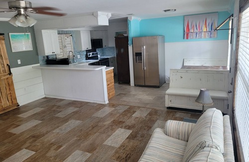 Terra Ceia House | Palm tree paradise home between St Petersburg and Sarasota. Near gulf beaches!