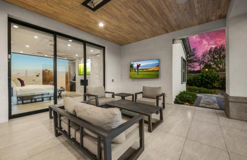 Bermuda Dunes House | Palm Villa- Luxury 7 Bed, Pickleball, Volleyball, Golf