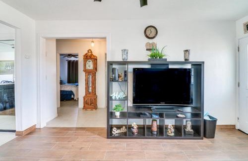 Palmdale House | Palmdale Family Home with Private Pool and Backyard