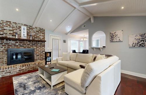 Goose Creek House | Palmetto Charm Oasis