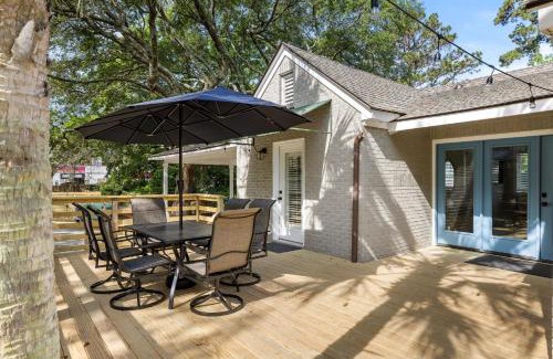Mount Pleasant House | Palmetto Grove Walk to Shem Creek Mins to Dwtn