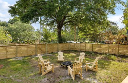 Mount Pleasant House | Palmetto Grove Walk to Shem Creek Mins to Dwtn