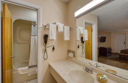 Lake City Hotel | Palms Garden Inn