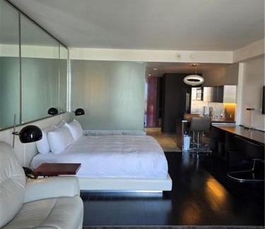 Las Vegas Hotel | Palms Place Hotel Mountain View with Open Balcony