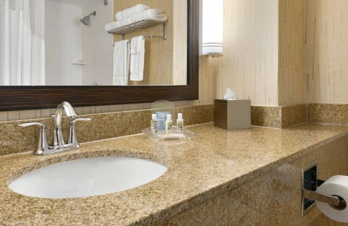 Downtown - Waterfront House | Pamper Yourself in a Luxurious Escape! W/ WiFi