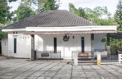 Megamendung Hotel | Pangrango Valley Resort RedPartner