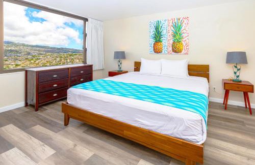 Waikiki Apartment | Panoramic Mountain View Condo with Free Parking!