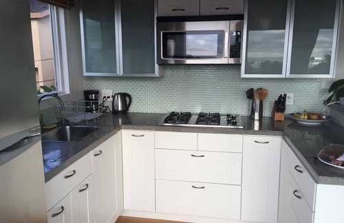 Point Loma Heights House | Panoramic Ocean View Guesthouse, 5 blocks to beach in Ocean Beach