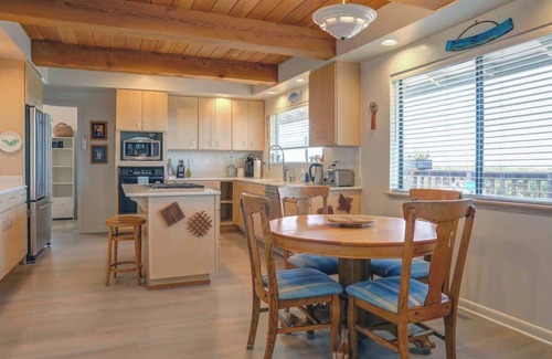 Aptos House | Panoramic Ocean Views - in Private Sanctuary