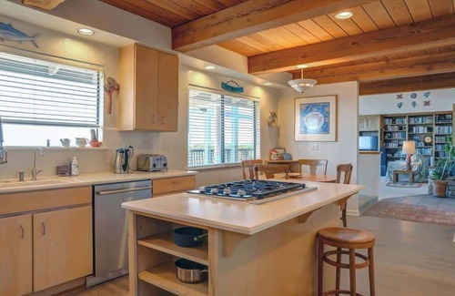 Aptos House | Panoramic Ocean Views - in Private Sanctuary