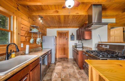Dickel Apartment | Panoramic Paradise 3BR Cabin with Idyllic Views