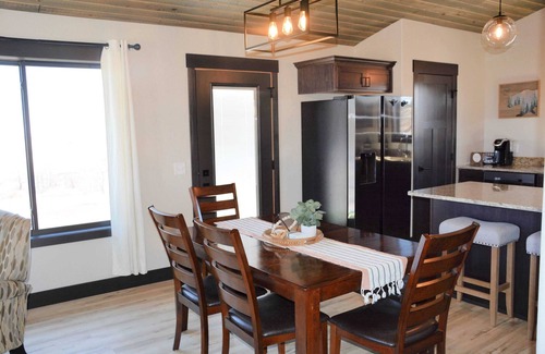 Sturgis House | Panoramic Views~ Bear Butte~ 10 Mins to Downtown