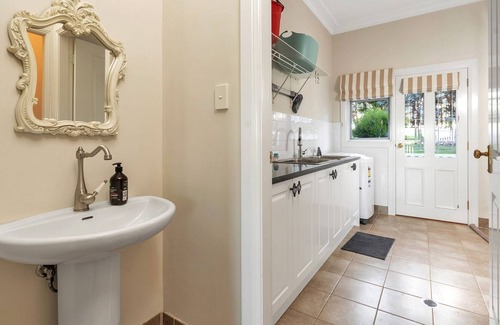 Brayton House | Panoramic Views From A Classic Country Homestead