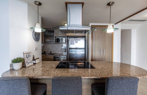 Villas Del Mar Apartment | PanoramicView| Beachfront| Fast WiFi| FullKitchen