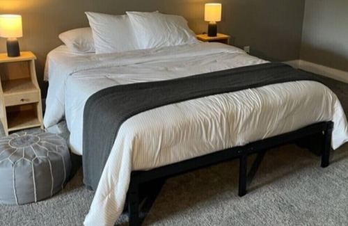 Papillion House | Papio Retreat - Walk to Downtown