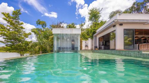 Caldas Novas House | Paraíso à Beira Lago, Piscina e Vista Espetacular