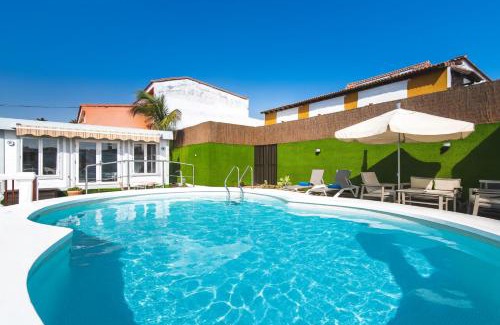 Telde Villa | Paraíso en la Playa. Private Heated Pool