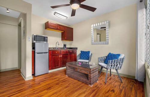 Kahalu u Hotel | Paradise Bay Resort