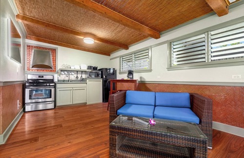 Kahalu u Hotel | Paradise Bay Resort