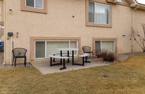 Lethbridge Condo | Paradise Canyon Golf Resort - Luxury Condo M409