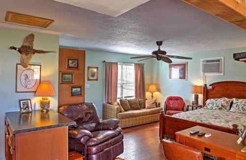 Guntersville House | Paradise Cove Cabin with Boathouse and Dock