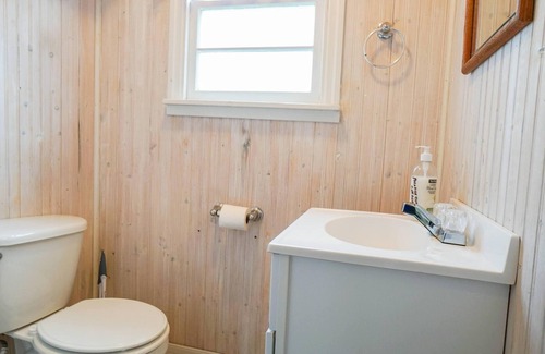 Monticello Cottage | Paradise Cove Lake front Cottage 2 with Boat Docks