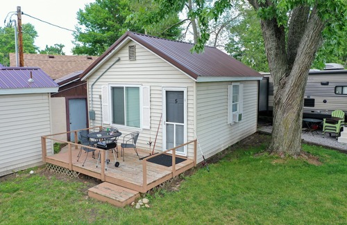 Monticello Cottage | Paradise Cove Lake front Cottage 5 with Boat Docks