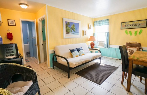 Monticello Cottage | Paradise Cove Lake front Cottage 6 with Boat Docks