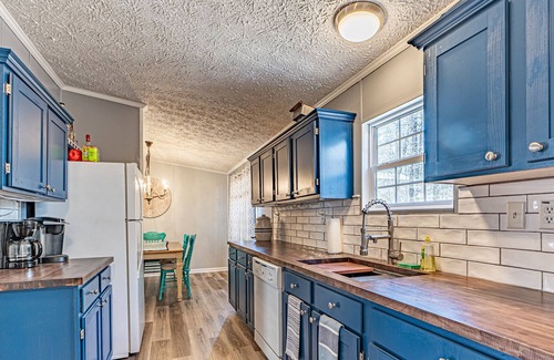 Milledgeville House | Paradise Cove- Where the wilderness meets the water.