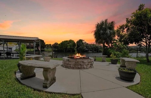 Hernando Beach House | Paradise - Golf Cart Rental, Kayaks, Paddle Boat, Fishing & Swimming