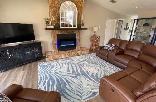 Spring Hill House | Paradise! GolfCartRental/Paddleboat/Kayak/Fish/Swim