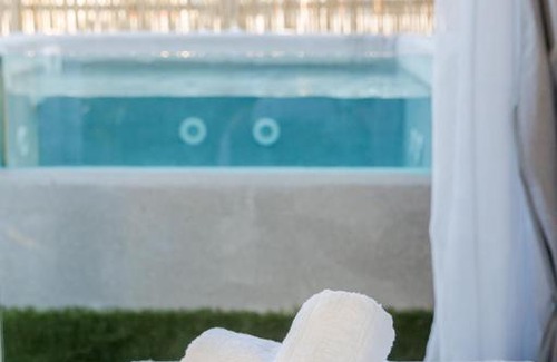 Koukaki Apartment | Paradise Heated Jacuzzi with Acropolis View