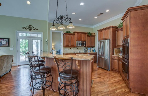 Belmont House | Paradise in front of the lake