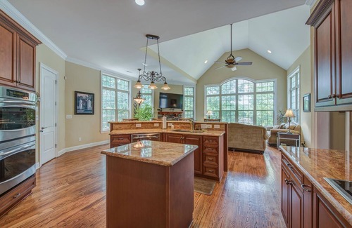 Belmont House | Paradise in front of the lake