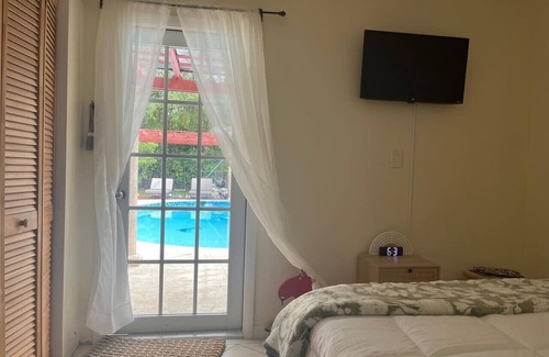 Palmetto Bay House | Paradise in Palmetto Bay, with Pool-BBQ-Gazebo.