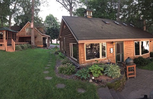 Atwater Cabin | Paradise on Diamond, includes hot tub, guest house & game room