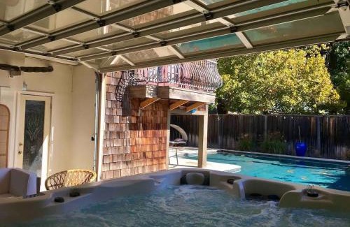 Central Oklahoma City House | Paradise on Penn with Pool & Hot Tub Near Downtown