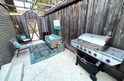 Central Oklahoma City House | Paradise on Penn with Pool & Hot Tub Near Downtown