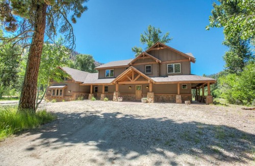 Featherville House | Paradise on the Boise River