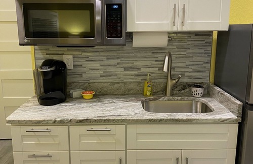 Englewood House | Paradise Palms Hideaway.Less than 2 Minutes to the Beach.Walk or bike to res