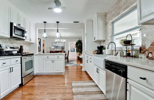 Palma Sola House | Paradise Palms - Private Heated Pool - 7 Mins to Anna Maria Island