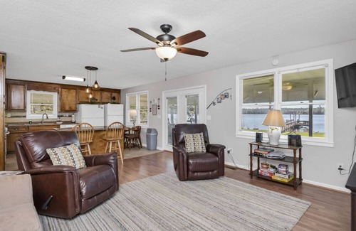 Prosperity House | Paradise Point | 2BR 2BA on Lake Murray