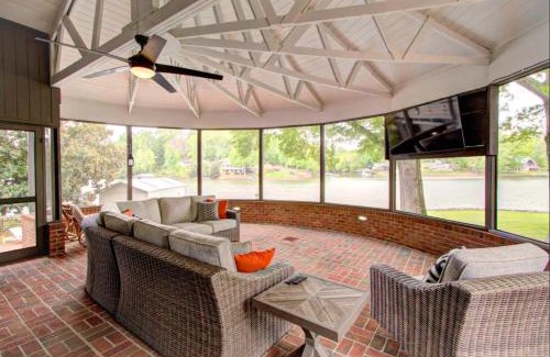 Dixie - Berryhill House | Paradise Point Lake Home