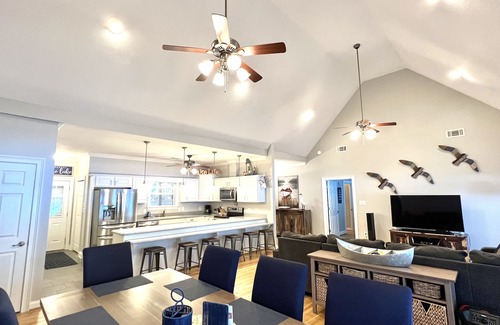 Lake Oconee House | Paradise Point on Lake Oconee with amazing views of the Lake!