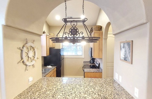 Indian Point Cabin | Paradise Point Walk-in Log Cabin by Silver Dollar City & Table Rock Lake!